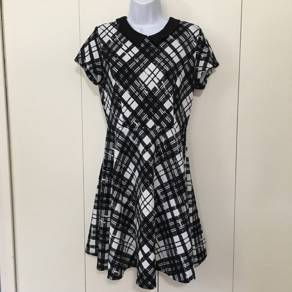 Hot Topic M black plaid Peter Pan collar dress